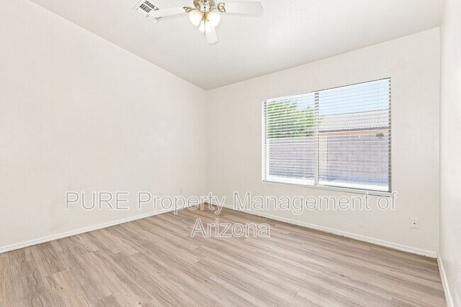 Building Photo - 8952 E Birchwood Cir
