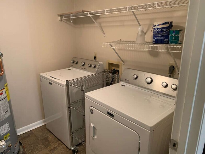 Laundry room - 533 Aspen Glen Dr