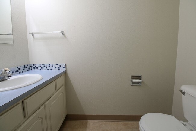 Building Photo - 3200 Lorian Ln SE