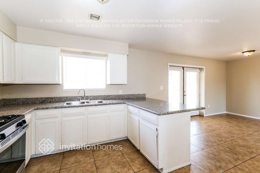 Building Photo - 7224 W North Ln