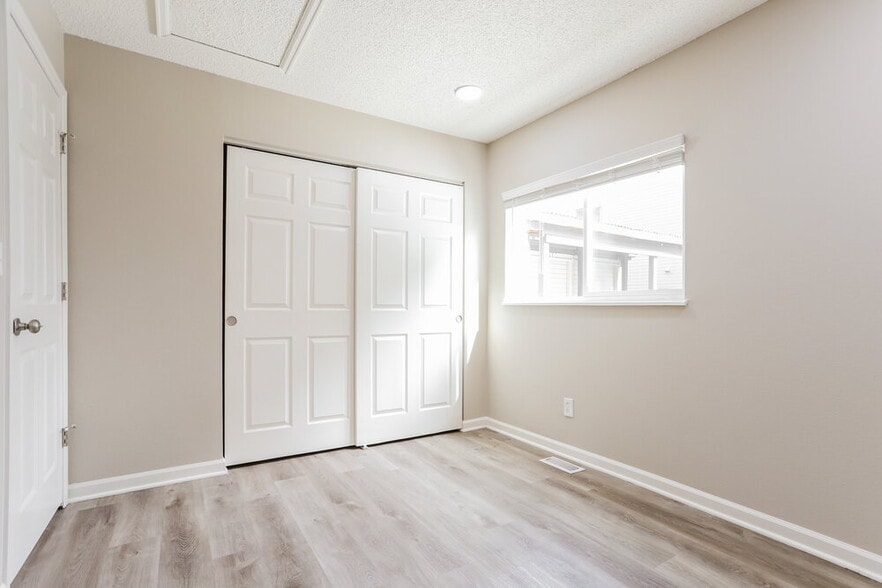 Building Photo - 19690 E Bates Dr