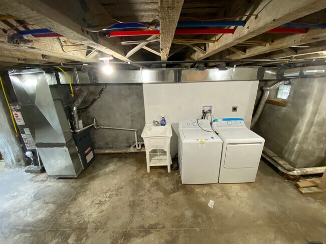 Building Photo - Newly Renovated 2 Bedroom 1 Bathroom House for Rent