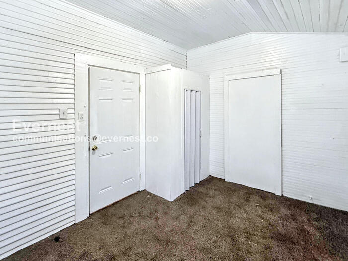 Building Photo - 921 53rd St N