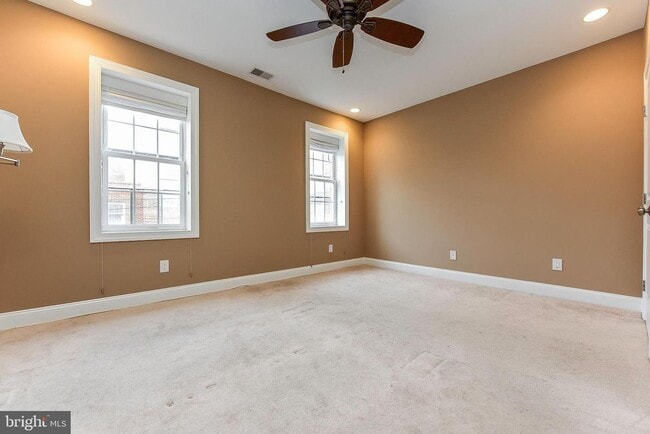 Building Photo - 2012 Carpenter St