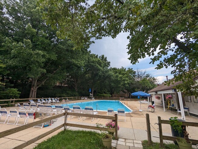 Building Photo - 5614 Bloomfield Dr