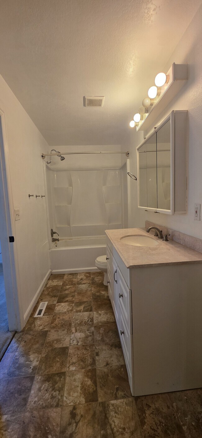 Building Photo - 2713 Dill Dr