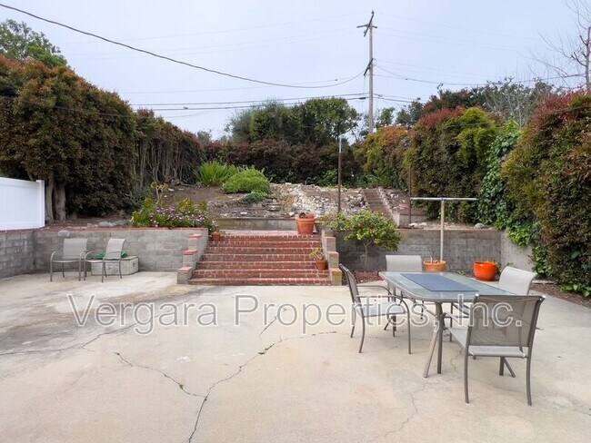 Building Photo - 623 Camino Real