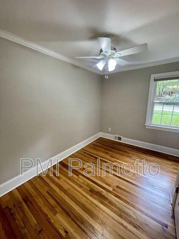Building Photo - 746 Deerwood St