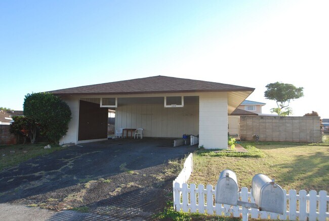 Building Photo - 1219-1219 Kuokoa St