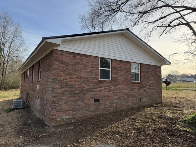 Building Photo - 914 Croft Cir