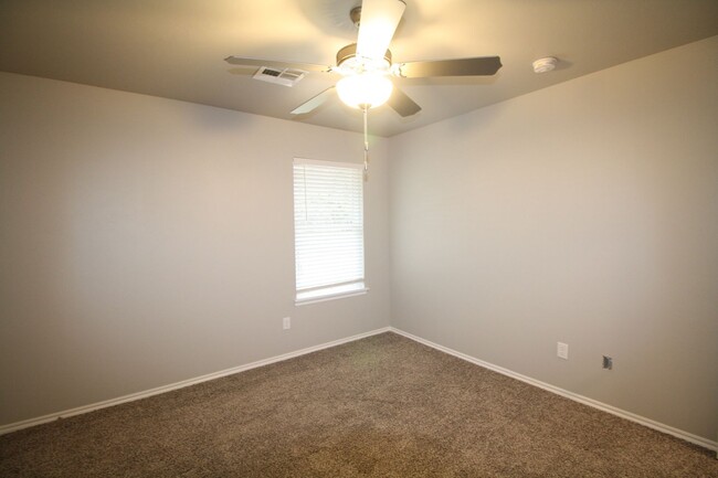 Building Photo - Cute 3 Bedroom Duplex in Edmond