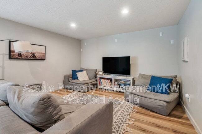 Building Photo - Mcd-1460 E Lowe Peak Dr