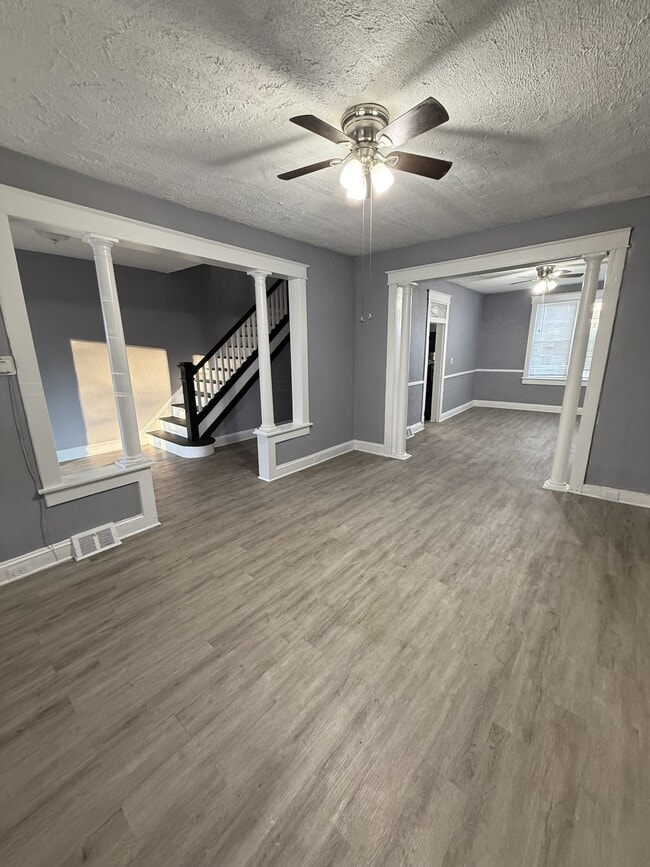 Building Photo - 501 Lyndhurst St