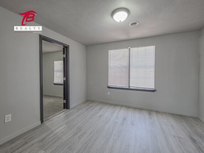 Building Photo - Charming and Newly Renovated 4-Bedroom Hom...