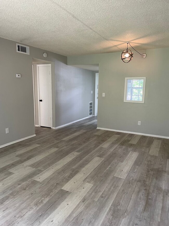 Interior Photo - Sunquest Apartments