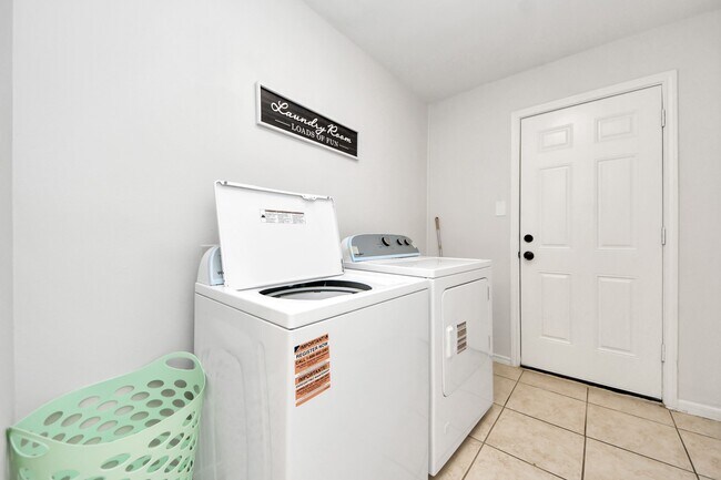 Building Photo - 563 Landfall Ln