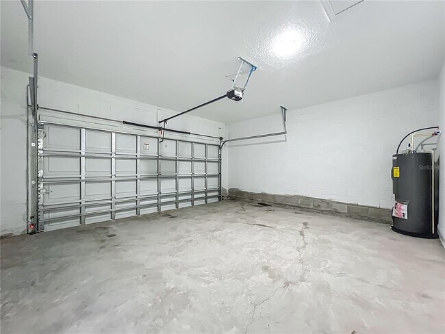 Building Photo - 5736 N Claremont Dr