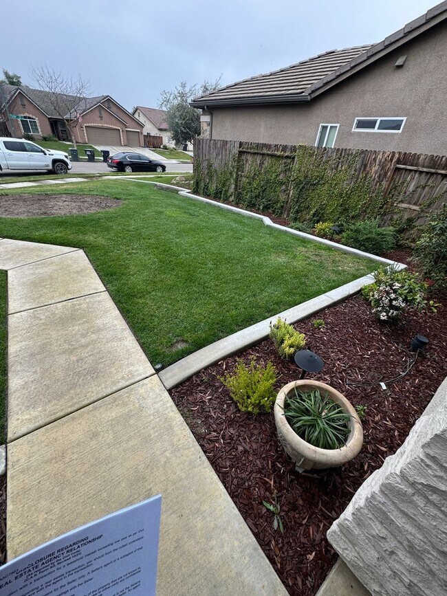 Building Photo - 3 bed 2 bath - beautiful home!