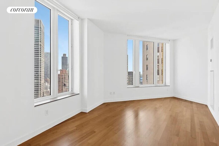 Building Photo - 15 William St