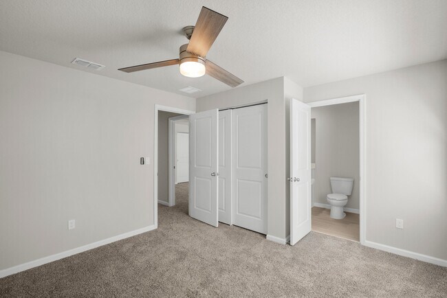 Building Photo - 5622 SE Edgewater Cir