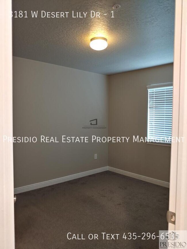 Building Photo - 3181 W Desert Lily Dr