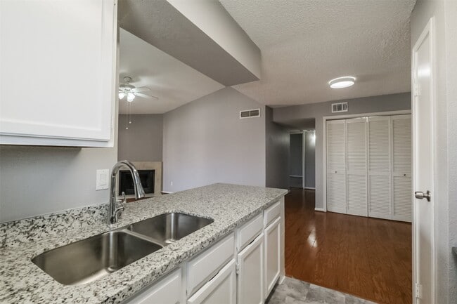 Building Photo - 3100 Jeanetta St