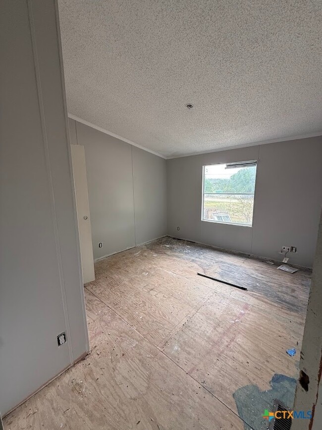 Building Photo - 230 Saddle Dr