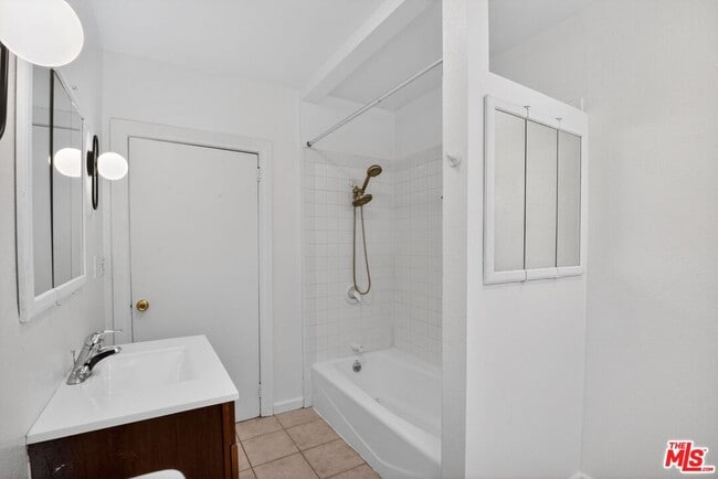 Building Photo - 11029 Sarah St