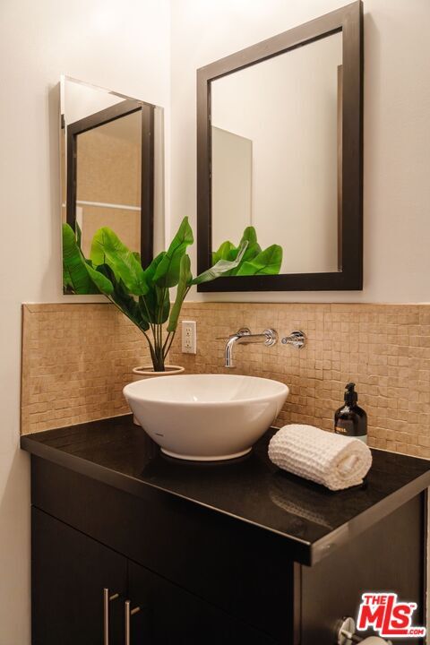 Building Photo - 655 S Hope St