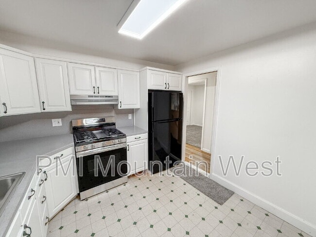 Building Photo - 698 Doren Dr