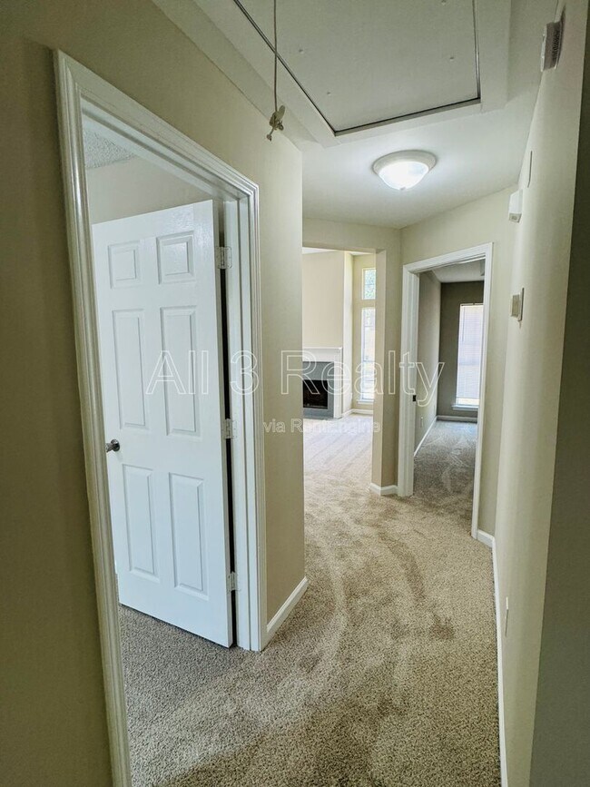 Building Photo - 4025 Oak Shadow Ln