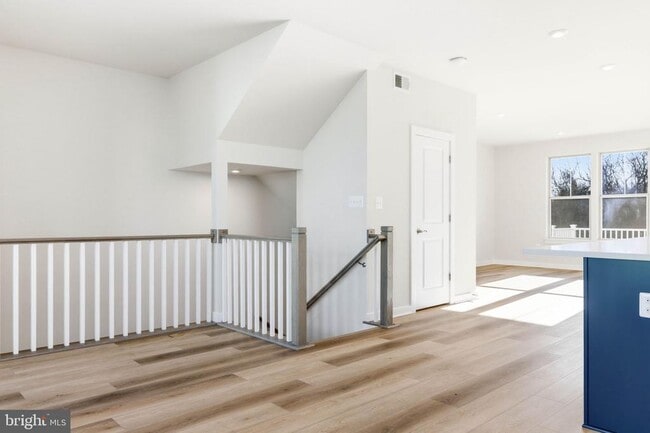 Building Photo - 1017 Venifena Terrace SE