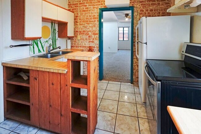 Building Photo - Coming Soon - Charming, Spacious 1Bdrm/1Ba...