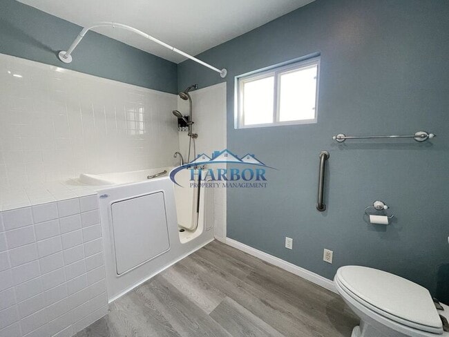 Building Photo - 21502 Berendo Ave