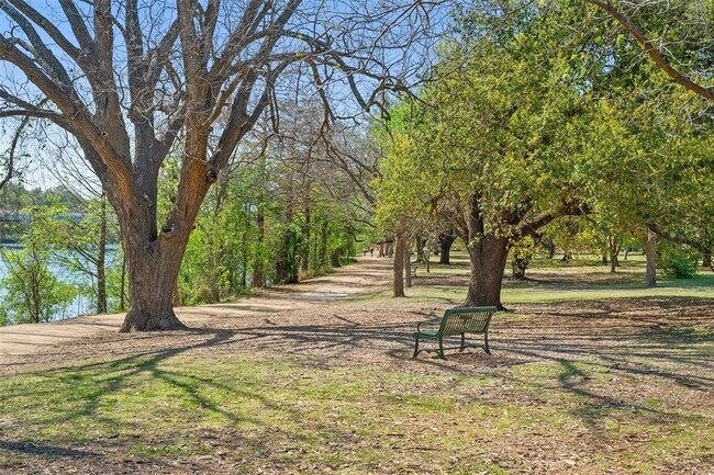 Building Photo - 2713 Halcyon Dr