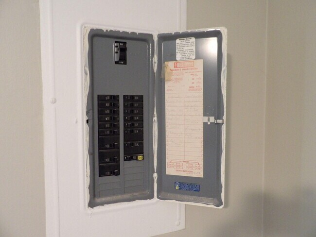 Building Photo - 204 Landings Dr