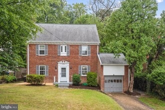 Building Photo - 2926 Kanawha St NW