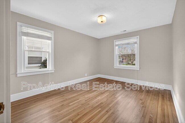 Building Photo - 1329 Cedar Ln