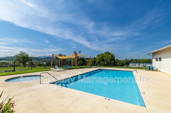 Building Photo - 1322 Silver Charm Way