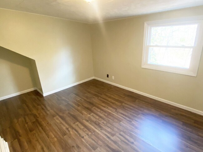 Building Photo - 4-Bedroom, 1 Bath Home on Wooded Lot near Aspirus Hospital