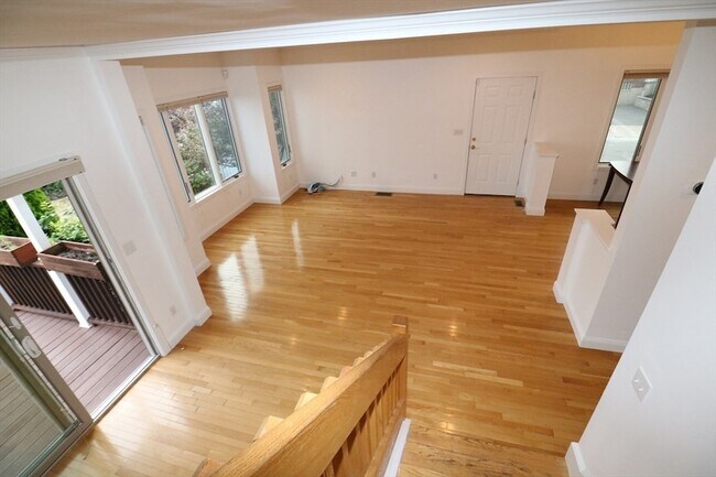 Building Photo - 141 Grovers Ave