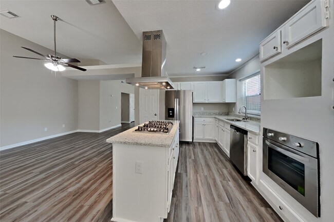 Building Photo - 18002 Golden Ridge Dr