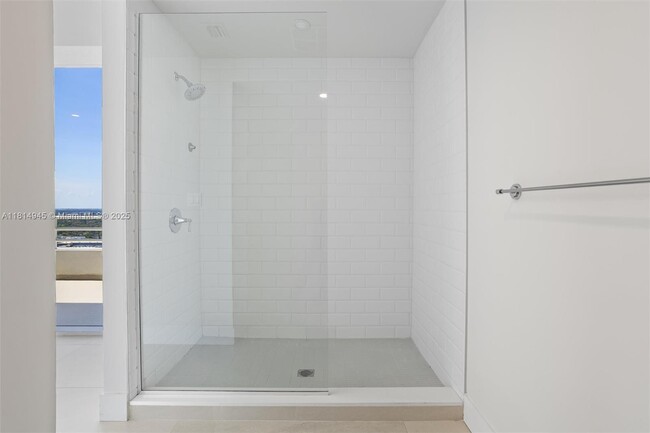 Building Photo - 555 NE 34th St