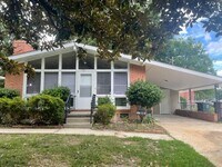 Building Photo - Adorable 3 Bedroom with Updates