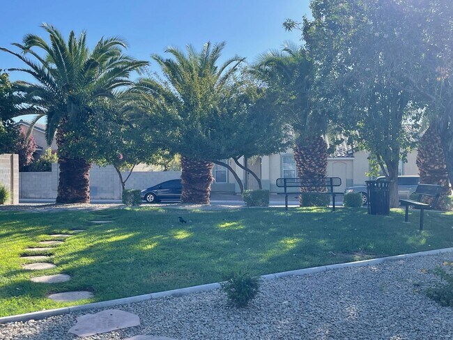 Building Photo - Great single story 3 bedroom house for rent!