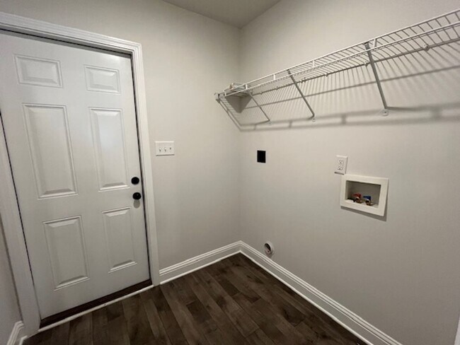Building Photo - Renovated 4 Bedroom 2 Bath Home for Rent!