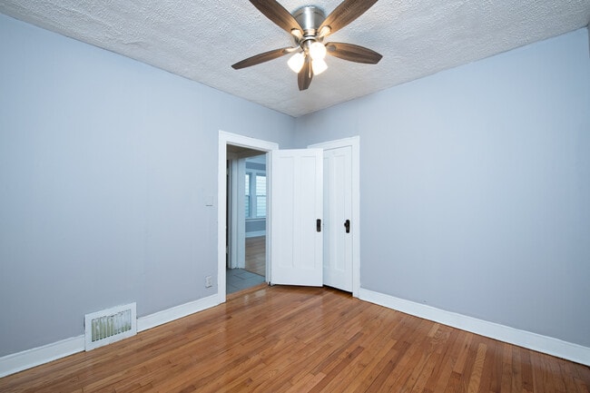 Building Photo - 727 W 117th St