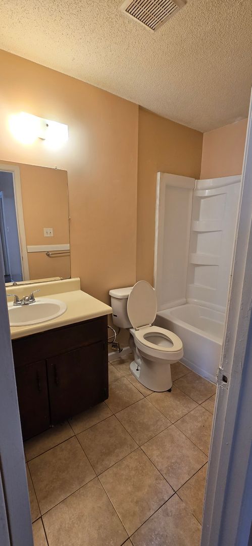 Building Photo - 803 Ruby St