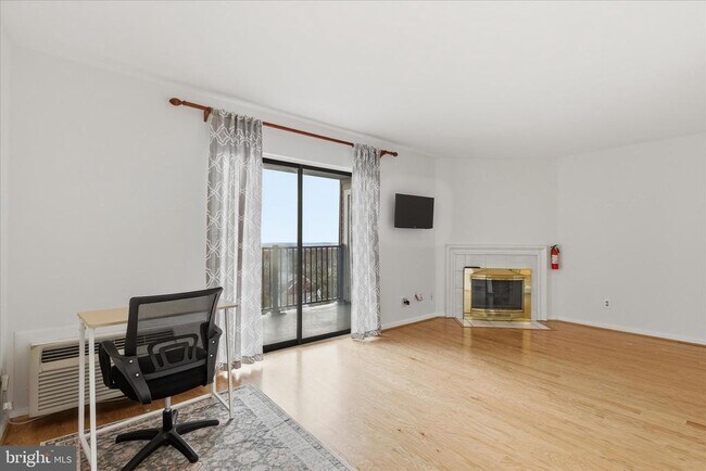 Building Photo - 3217 Wisconsin Ave NW