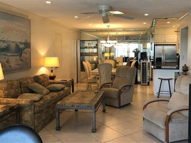 Building Photo - 6435 Bay Club Dr